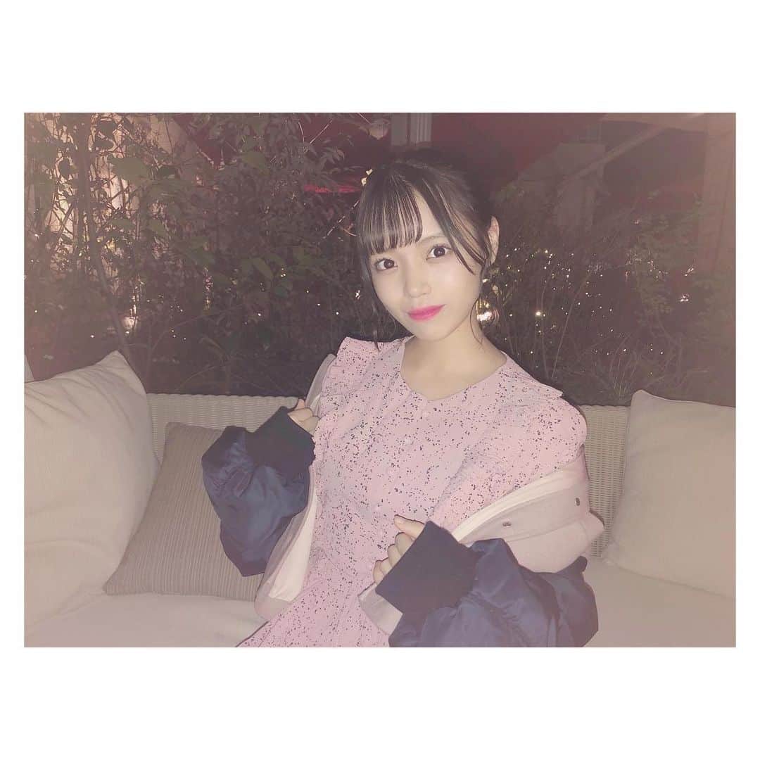 岩田陽菜さんのインスタグラム写真 - (岩田陽菜Instagram)「前のiPhone最後の写真です☺️👋﻿ ﻿ #大人コーデ　でママと妹と夜ご飯食べました〜🍽✨﻿ ﻿ #イルミネーション　が綺麗なとこで食べれるの素敵でした〜☺️✨﻿ ﻿ #dinner#広島#広島ディナー#レストランアンダーザスカイ#映え#綺麗﻿ #私服#fashion #コーデ#アウター#outer #furfur ﻿ #ワンピース﻿ #大人ガーリー#ピンク#黒#pink#black﻿ #ヘアアレンジ#巻き髪#ポニーテール」10月29日 22時23分 - hina_naso_stu48