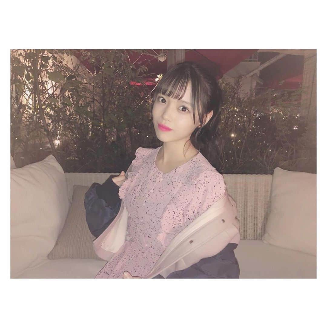 岩田陽菜さんのインスタグラム写真 - (岩田陽菜Instagram)「前のiPhone最後の写真です☺️👋﻿ ﻿ #大人コーデ　でママと妹と夜ご飯食べました〜🍽✨﻿ ﻿ #イルミネーション　が綺麗なとこで食べれるの素敵でした〜☺️✨﻿ ﻿ #dinner#広島#広島ディナー#レストランアンダーザスカイ#映え#綺麗﻿ #私服#fashion #コーデ#アウター#outer #furfur ﻿ #ワンピース﻿ #大人ガーリー#ピンク#黒#pink#black﻿ #ヘアアレンジ#巻き髪#ポニーテール」10月29日 22時23分 - hina_naso_stu48