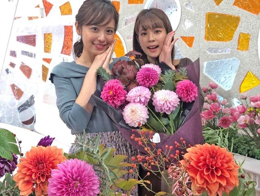 フジテレビ「めざましテレビ」さんのインスタグラム写真 - (フジテレビ「めざましテレビ」Instagram)「・ きょうのお花は「ダリア」をご用意💐 色鮮やかで豪華なお花はプレゼントにおすすめだよ(๑ºั╰╯ºั๑) ・ #めざましテレビ#鈴木唯#久慈暁子」10月29日 22時27分 - mezamashi.tv