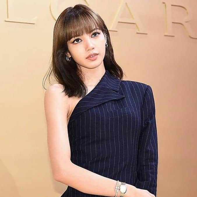 リサさんのインスタグラム写真 - (リサInstagram)「•• #LISAxBVLGARI 🔥 -- #BLACKPINK #LALISA #BLACKPINKLISA」10月29日 22時31分 - lisa.blackpink