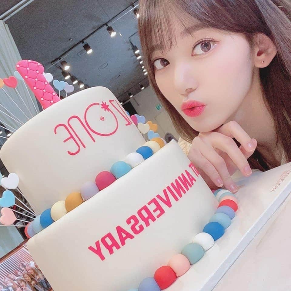 IZ*ONEさんのインスタグラム写真 - (IZ*ONEInstagram)「10월 29일 IZ*ONE 한 살 생일! 축하해~🎊 그리고 WIZ*ONE도 생일 축하해요~🎉 ⠀ 행복뿐인 추억들 우리 마음속에서 소중히 합시다🥰 ⠀ 2년째 잘 부탁드립니다 🎈 ⠀ 10月29日 IZ*ONE 1才の誕生日！ おめでとうー🎊 そしてWIZ*ONEもお誕生日おめでとうございます〜🎉 ⠀ 幸せだらけの思い出を私たちの心の中で大切にしましょう🥰 ⠀ 2年目もよろしくお願いします🎈 ⠀ #사쿠라 #さくら #宮脇咲良 #IZONE #아이즈원 #アイズワン」10月29日 22時42分 - official_izone