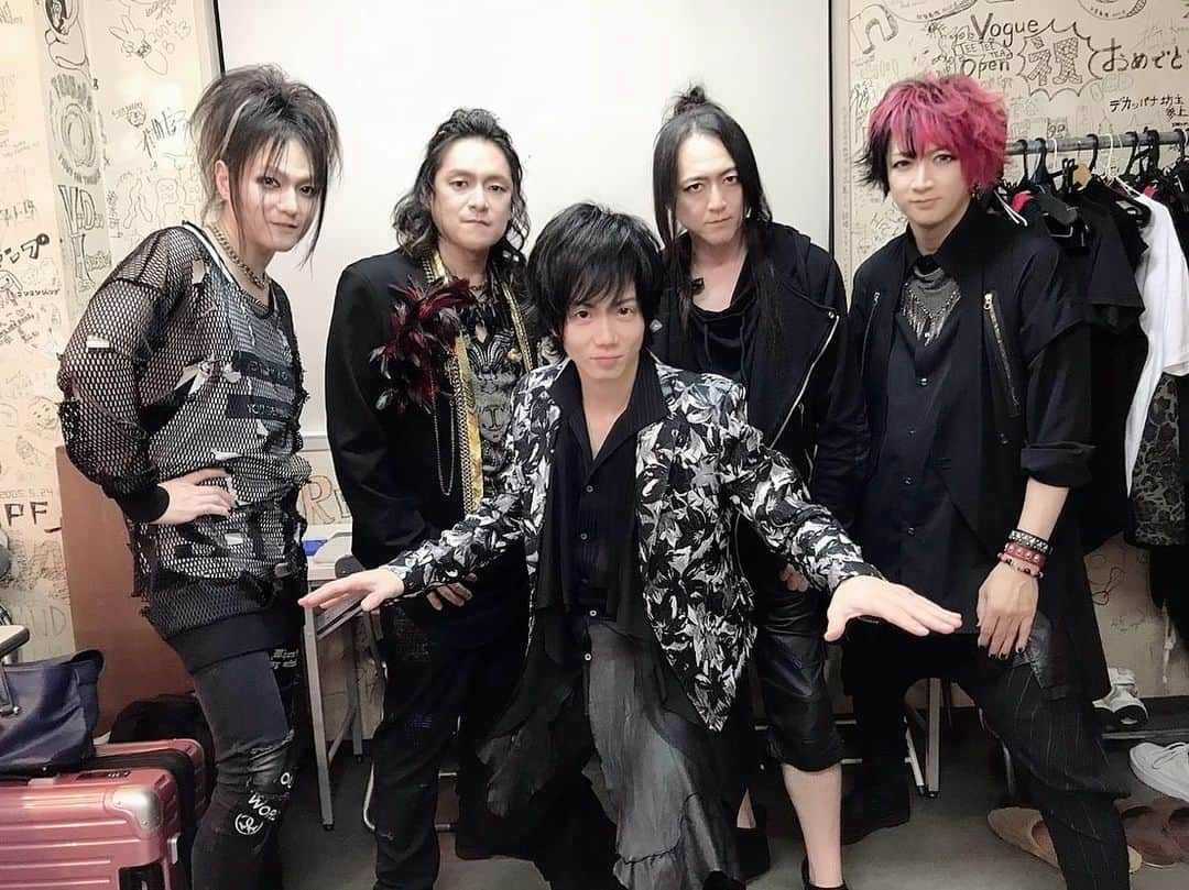 Ikuoさんのインスタグラム写真 - (IkuoInstagram)「Rayflower ツアーHeven's Rockさいたま新都心VJ-3無事終了しました！sold outありがとう！良いツアー後半戦のスタートなりました！まだまだ突っ走ります！！ #ikuo #rayflower  #プレミアムロールケーキ」10月29日 22時45分 - ikuobass