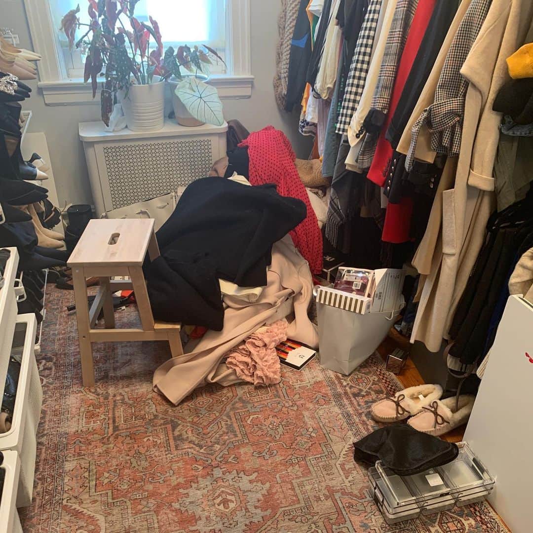 Helena Glazer Hodneさんのインスタグラム写真 - (Helena Glazer HodneInstagram)「The only section in my closet that makes it look like I have my sh!t together. Nesting is a real pregnancy symptom and at #39weeks, I decided it would be a great idea to not only tackle a toddler/nursery room makeover, but to fully organize and purge my closet🤦‍♀️ | swipe for my current chaos. Here is to praying I don’t go into labor in the next 48 hours.」10月29日 23時15分 - brooklynblonde1