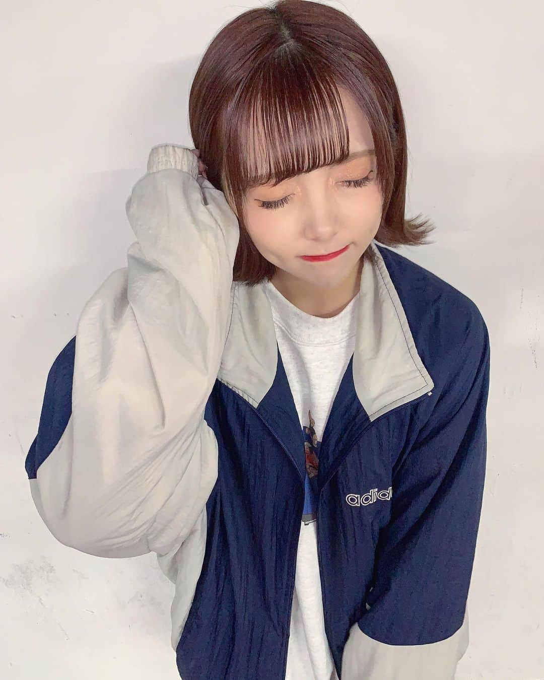 福山梨乃さんのインスタグラム写真 - (福山梨乃Instagram)「ナイロンジャケット好き〜、 . tops→ @81teez  jacket→古着 . @it405_rina さんにマツエクしてもらったから盛れてるーーー、モチいいからほんとにまじで女の子達行ってみてほし🙆🏻‍♀️ . . #古着女子#冬コーデ#秋コーデ#古着コーデ#下北沢#原宿#shimokitazawa#harajuku#shimokitazawafashion#下北沢古着 #原宿古着 #ナイロンジャケット#ナイロンジャケットコーデ#トレーナー#グレートレーナー#外ハネ#ボブ#155cmコーデ#スポーツミックス#アディダス」10月29日 23時17分 - rinomaru_