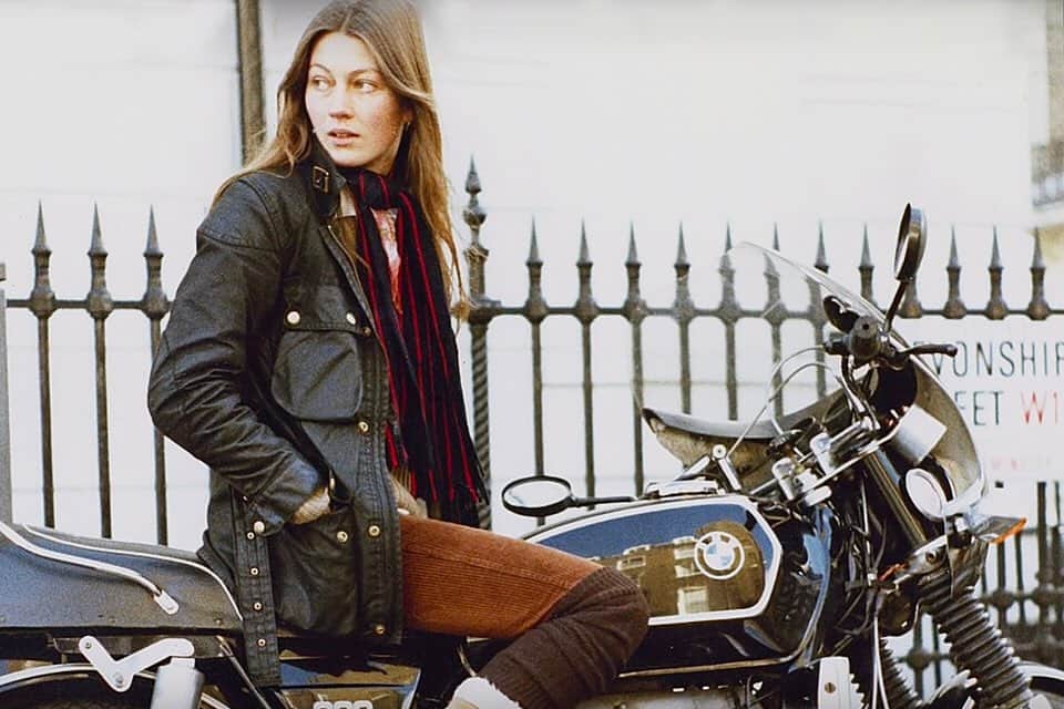 アナベル・ウォーリスのインスタグラム：「Mood: ELSPETH BEARD is a motorcyclist and award-winning architect. In the early 1980s she completed a solo motorcycle trip around the world and became the first British woman to achieve this」