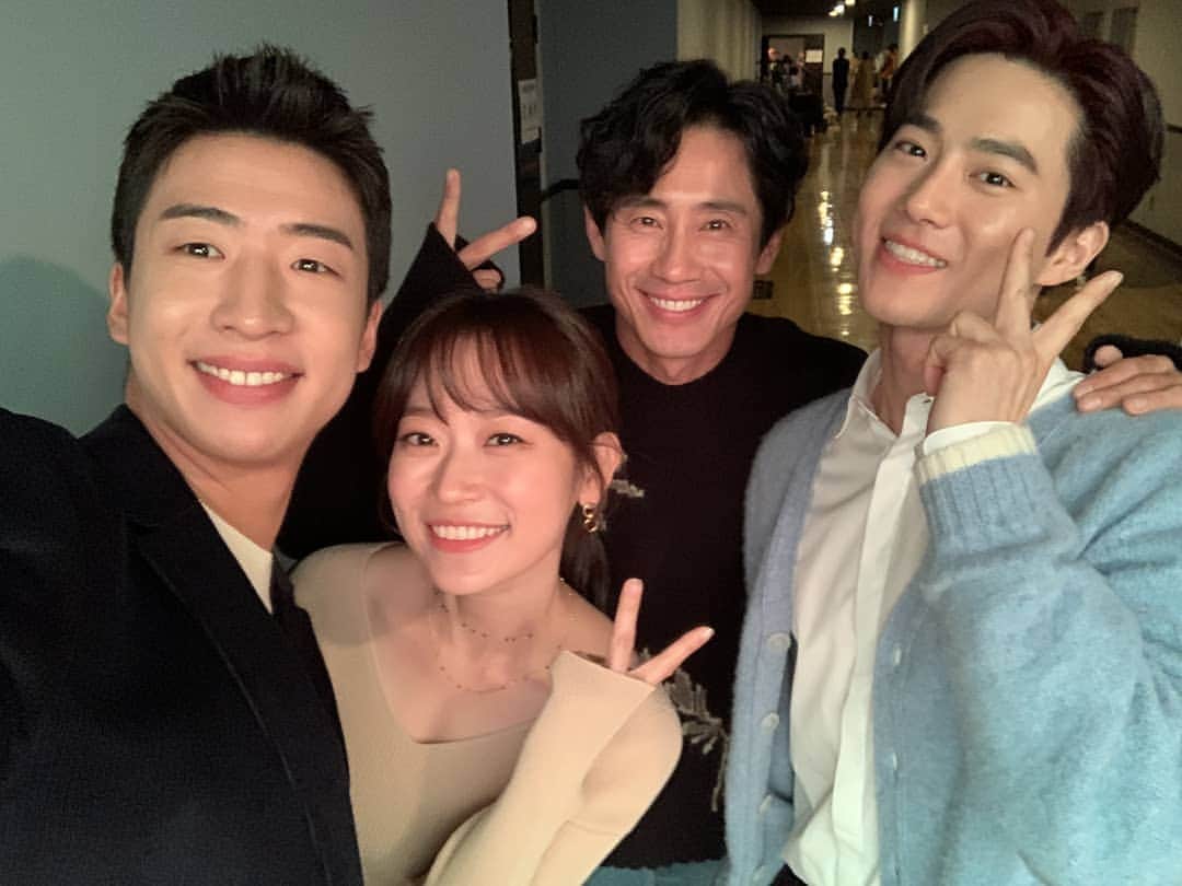 Kim Seul-gieさんのインスタグラム写真 - (Kim Seul-gieInstagram)「영화 #선물  유투브에 영화 선물을 검색하시면 보실수있어요🤗 #신하균 #김준면 #김슬기 #유수빈」10月29日 23時34分 - s911010