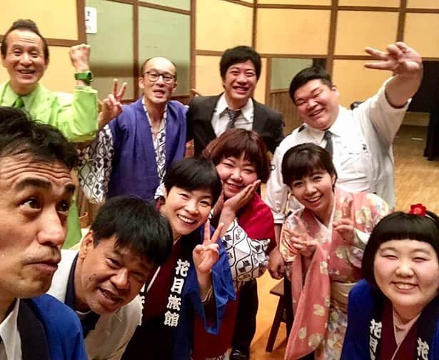 前田まみさんのインスタグラム写真 - (前田まみInstagram)「石田座長の貸切公演、ありがとうございました！ 女将さん役をさせていただきました。 お着物を着るとシャンッ！としますね💁‍♀️ 女将さんなので、お家から簪を持ってきて付けてみました👘 姉も私も小さい頃から日本舞踊をしていたので、和小物けっこう持ってるんです😊 奈臣実ねえさん、もりすけの楽しやカップルさん♪ 藍ちゃんと2ショット♪ とても楽しい2日間でした🙇‍♀️ そして石田座長の公演は【決まった台詞】よりも、会話のように、ということをいつも勉強させていただいてます。 まだ入団して間もない頃に「台詞よりも、会話することを意識せなあかんよ」と言っていただいたんです。 相手の言葉を受けて、自分の言葉を発する。大事なことだと思いました。 毎公演、決まった言い方はないのです。だから吉本新喜劇って何回観ても面白いのかな、と☺️ 一公演、一公演を大切に、舞台に立ちます✨ これからも、宜しくお願いします🌈♡ #吉本新喜劇 #よしもと新喜劇 #新喜劇 #石田靖 座長 #中條健一 にいさん #ジミー大西 にいさん #音羽一憲 とっち #もりすけ #カバ ちゃん #酒井藍 ざぁぁあちょう #山田花子 ねえさん #山本奈臣実 ねえさん #前田まみ #浪切ホール」10月29日 23時35分 - koromami24