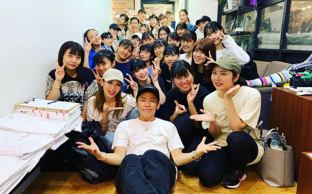 Show-heyさんのインスタグラム写真 - (Show-heyInstagram)「遅くなりましたが… | WS TOUR “CONNECTS” | 無事に完走しました！！ 本当に沢山の方々にご協力して頂きまして！ 総勢600人以上の方々が受けてくれました😭✨🔥 本当に最高でした！！ I  またやりたい！！ 次はもっと規模を広げてみようかな！！ ご協力頂ける方、連絡待ってます！笑 I  このTUORの映像を今作っております！！ 公開したら皆さん是非見て下さい！！！！ Special Thanks  @kai_0720  @manaya_47  @mittan_3210  @hal_hirata  @kenjisnaker  @kazusa1206  @mii_531  @shin_newage  @themasao1129  @yuri_catty  @machiokoshi_2000  @nozomi_crazyzone  @chanrika0317  Super Special Thanks @claquepot_official  写真は金沢→滋賀→大阪→京都→名古屋→熊本→宮崎→福岡  #conects #wstour #ざぁいまぁーす」10月29日 23時35分 - showhey198366