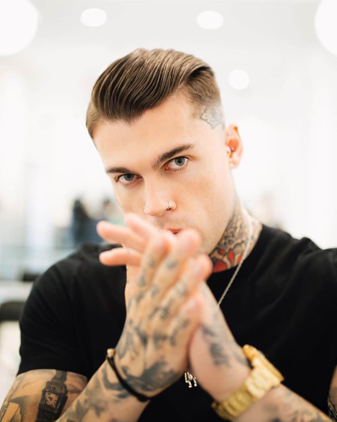 ステファン・ジェームスのインスタグラム：「Smooth Back Pomade by @house99 | @elijah #ad」