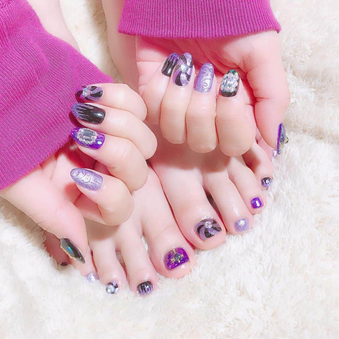 なかやまちえこさんのインスタグラム写真 - (なかやまちえこInstagram)「ハロウィン仕様🎃 #nail #nails #nailart #ネイル #美甲 #ネイルアート  #clou #nagel #ongle #ongles #unghia #japanesenailart #manucure #네일 #젤네일 #네일아트 #네일리스트 #japanesenails #manicurist #gelnails #أظافر #purplenails #Halloween #ハロウィン #Halloweennails #ハロウィンネイル #Aldious #Marina さん」10月29日 23時45分 - chiekonakayama