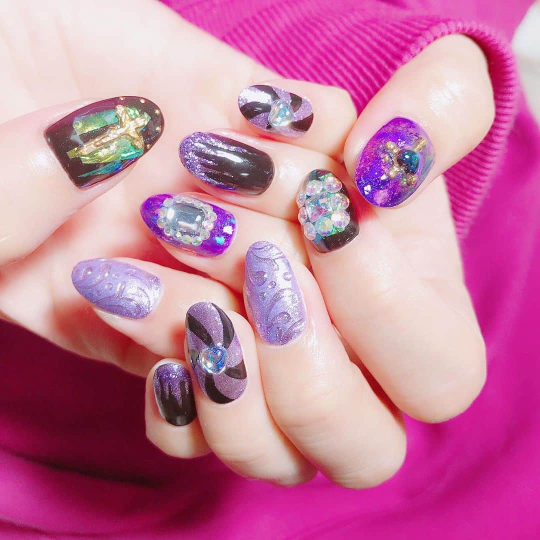 なかやまちえこさんのインスタグラム写真 - (なかやまちえこInstagram)「ハロウィン仕様🎃 #nail #nails #nailart #ネイル #美甲 #ネイルアート  #clou #nagel #ongle #ongles #unghia #japanesenailart #manucure #네일 #젤네일 #네일아트 #네일리스트 #japanesenails #manicurist #gelnails #أظافر #purplenails #Halloween #ハロウィン #Halloweennails #ハロウィンネイル #Aldious #Marina さん」10月29日 23時45分 - chiekonakayama
