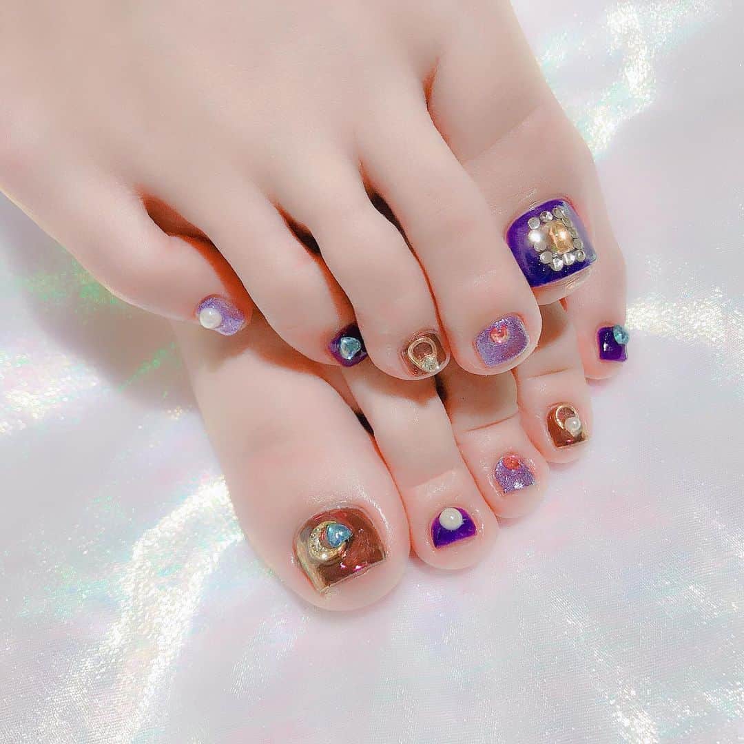 なかやまちえこのインスタグラム：「purple✨ #nail #nails #nailart #ネイル #美甲 #ネイルアート  #clou #nagel #ongle #ongles #unghia #japanesenailart #manucure #네일 #젤네일 #네일아트 #네일리스트 #japanesenails #manicurist #gelnails #أظافر  #foot #footnail #ペディキュア #purplenails #saki ちゃん」