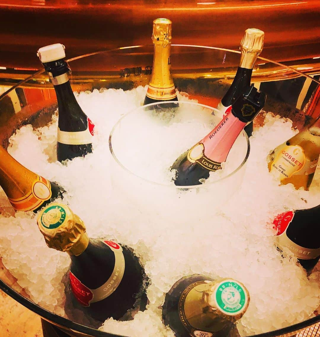 日々野真理のインスタグラム：「いい眺め ・ #champagne  #france  #振り返り投稿です」