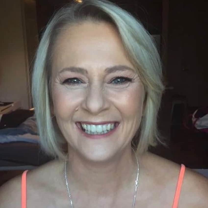 ホープ・ビールのインスタグラム：「On Friday I experienced the worst call of my life. My beautiful mother had passed away. Only 50 years old with so much life to live. It still doesn’t seem real and sure as hell doesn’t seem fair.  Funny thing, that night one of my favorite songs that my mom and I would  dance to when I was a kid came on and I told my friend all about it and made her do the exact dance my mom and I would do. It had to been the time my mother passed and I feel like it was her way of letting me know she was gone and ok.  I never thought I could cry so much but I also know she is in peace now and no longer in pain. I’ll forever cherish her amazing spirit and spunky attitude and I’m So grateful that she taught me how to love everyone.  I’m not sure how I’ll manage without my best friend but all I can do is take it day by day and know that she’ll always be with me. I love you mom.」