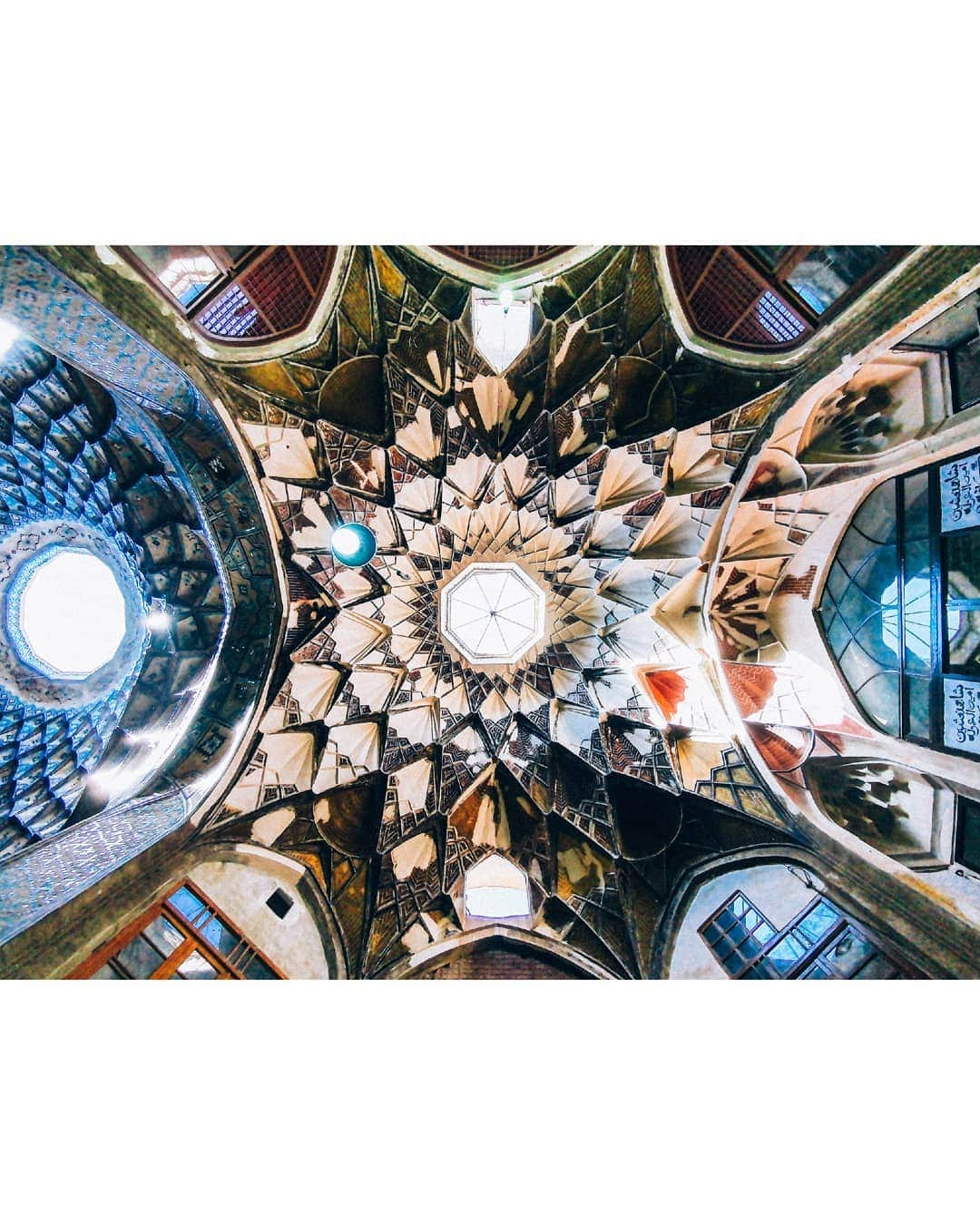 VuTheara Khamさんのインスタグラム写真 - (VuTheara KhamInstagram)「Souvenir from Iran 🌹 🇮🇷 Which one do you prefer?  1) Masjed-e Cheikh Lotfollah, Isfahan  2) & 3) Nasir-ol-Molk, Shiraz  4) Shah Cheragh, Shiraz  5) & 6) Bazaar, Kashan 7) Avgoon Experience Cafe, Kashan . Here is another series of photos I took with the Pro Mode of my #HuaweiP30Pro  With this manual mode, I was able to play with the settings to accentuate the light and underline the colors. It's really convenient. @huaweimobilefr #HuaweiShot @feeliran #letsfeeliran」10月30日 0時15分 - vutheara