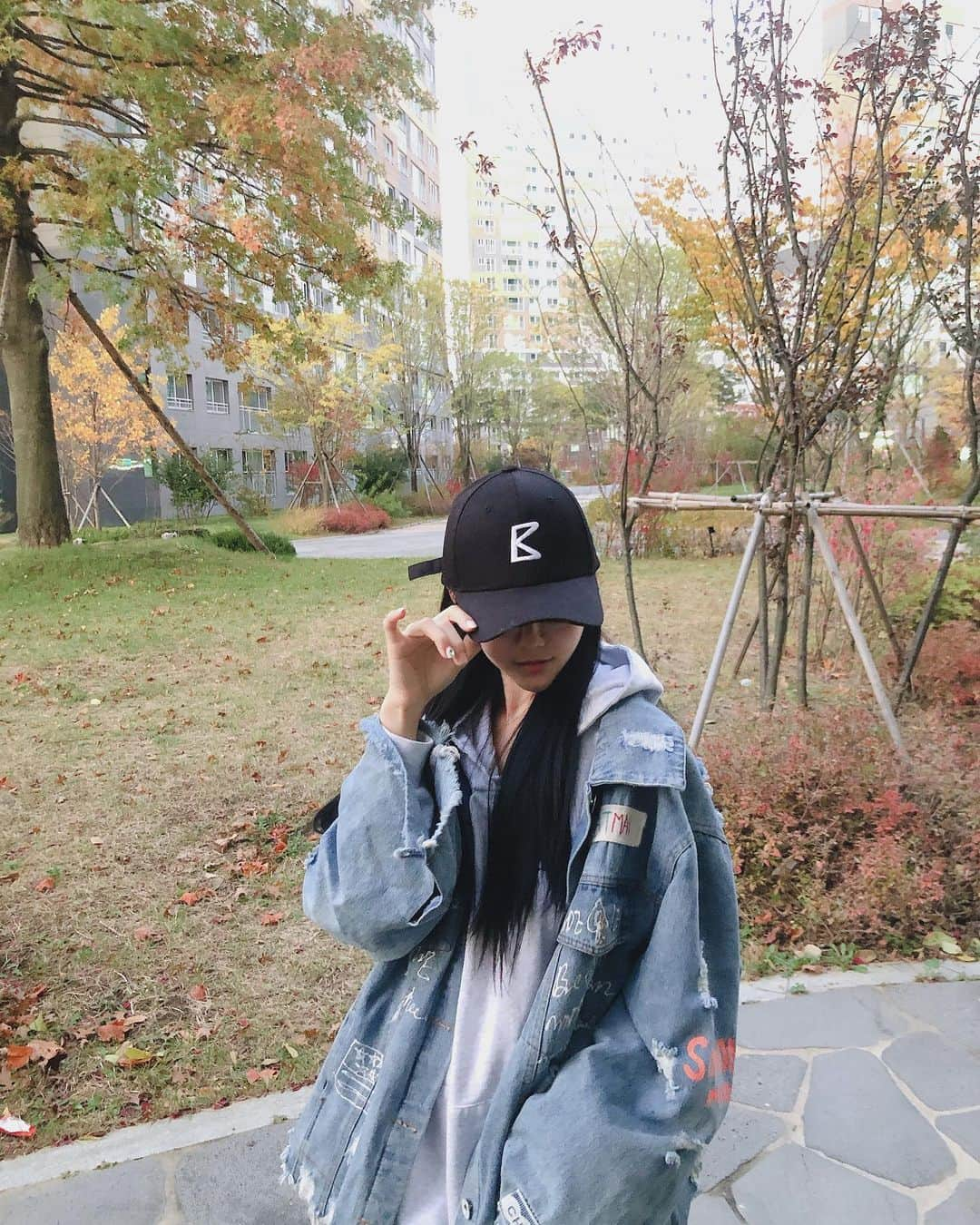 チェ・スルギさんのインスタグラム写真 - (チェ・スルギInstagram)「. 내 모자 짱이쀼우우우🧢❤️❤️ . . . . @blow____official  #BLOW #블로우」10月30日 0時27分 - angel9028