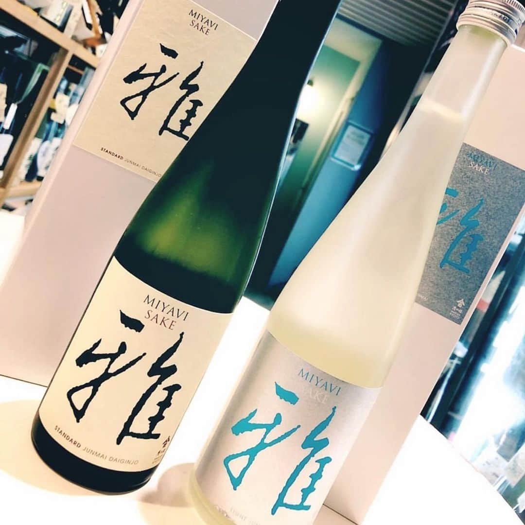 雅-MIYAVI-さんのインスタグラム写真 - (雅-MIYAVI-Instagram)「MIYAVI SAKE Debut!!!!👏🏻👏🏻x100000 Now available at selected stores and restaurants in Japan and online store. Will start distributing world wide as soon as possible. CAN’T WAIT‼️‼️遂に、MIYAVI SAKE デビューしました！日本酒じゃないような日本酒。フルーティな口触りだけど、食事の味を殺さない切れ味。甘いものと合わせると洋酒のような顔も魅せてくれます。是非、ワイングラスで香りを楽しみながら飲んで欲しいです。ライトの方は、お酒特有の匂いを抑えた作りでジュースのような感覚で飲めます。特に女性の方におススメです。京都・伏見「月の桂」約３５０年の歴史と、増田徳兵衛氏との共鳴する魂を込めて作りました。是非、ご賞味下さい🙏🏻🙏🏻😃🍶#Repost @miyavi_press MIYAVI SAKE】🍶 #repost @miraisake02 こんにちは！未来日本酒店KICHIJOJIの中内です😊 ・ 本日ご紹介させて頂きますのは、世界的にも有名なギタリストの〝MIYAVI〟さんと京都、伏見にあります増田徳兵衞商店さまとのコラボ商品です🍶 純米大吟醸酒『MIYAVI SAKE STANDARD』 純米酒『MIYAVI SAKE LIGHT』の2種類をご用意致しました。 ・ 常に日本の素晴らしさを世界に発信していきたいという雅さんの姿勢と伏見最古の酒蔵『月の桂』が創り出したお酒で是非酔いしれてください☺️ ・ 本日も未来日本酒店KICHIJOJlで、23時までスタッフ一同お待ちしております✨ ・ #未来日本酒店 #未来日本酒店吉祥寺 #未来日本酒店kichijoji #日本酒 #日本酒🍶 #日本酒専門店 #日本酒bar #日本酒バー #日本酒女子 #日本酒好きな人と繋がりたい #日本酒大好き #酒屋 #酒蔵 #酒造 #吉祥寺 #kichijoji #角打ち #サンロード商店街#雅#MIYAVI#月の桂 #増田徳兵衞 #京都 #伏見 #miyavisake」10月30日 0時28分 - miyavi_ishihara