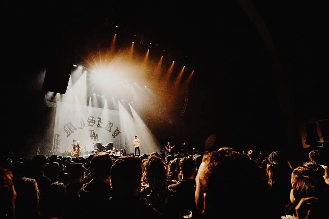 The Amity Afflictionさんのインスタグラム写真 - (The Amity AfflictionInstagram)「Let’s go Philly. The Fillmore, with @sum41 @theplotinyouofficial. Doors at 6pm and the Amity’s are on at 7:45pm. 📷 @xpeesx」10月30日 0時38分 - theamityaffliction