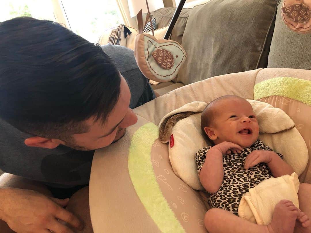 ジェイク・ブリガムのインスタグラム：「She’s everything I imagined her to be. Daddy loves you Sloan.」