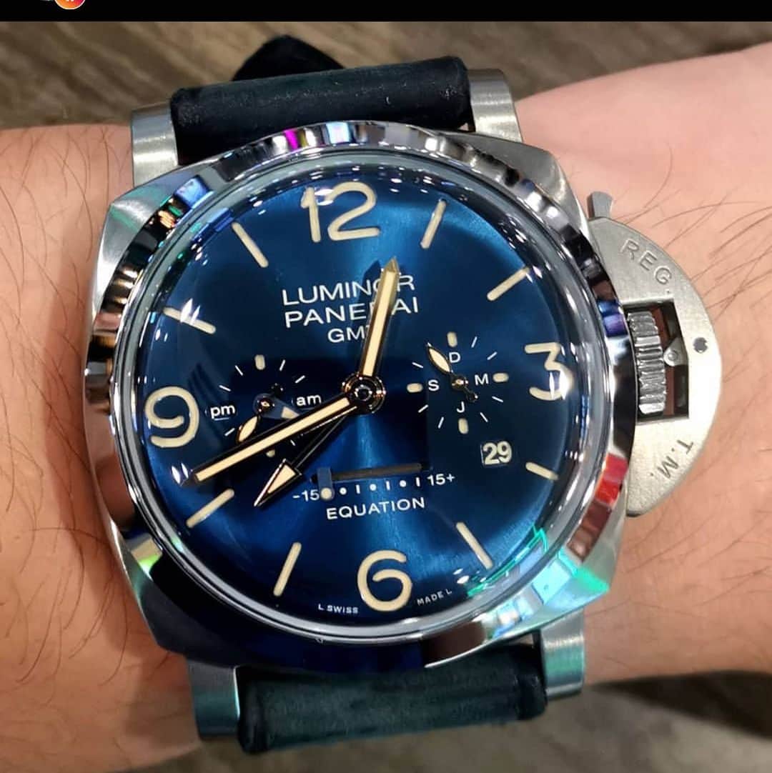 パネライのインスタグラム：「A combination of beauty and technical complications on the #Panerai #PAM670. This piece is the Luminor Marina Featuring the equation of time complication. .  The equation of time is the measurement of the difference between actual time and the conventional time used in everyday life. It is a classic complication of Haute Horlogerie, which harks back to the ancient link between time measurement and astronomy. Because of the elliptical orbit of the Earth round the Sun and the particular tilt of the Earth’s axis of the rotation in relation to the equator, a day is exactly 24 hours long only four times in a year, while on all other days there is a difference between real time (solar day) and conventional time, by which a day may be up to about 15 minutes longer or shorter, depending on the time of the year. This information is displayed on the linear indicator on the bottom of the dial. Pic by @sg_paneristi #paneraicentral」