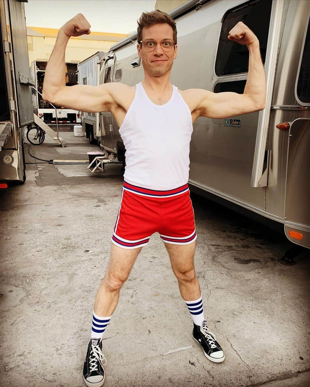 バーレット・フォアさんのインスタグラム写真 - (バーレット・フォアInstagram)「“I got game. I got mad hops. I can take it to the rack!” Is Beale a baller? Find out as I debut this outfit on national television in the episode “Mother” co-written by our very own Deeks, @ericcolsen. #ncisla #basketball #madhops #ericbeale」10月30日 0時58分 - barrettfoa