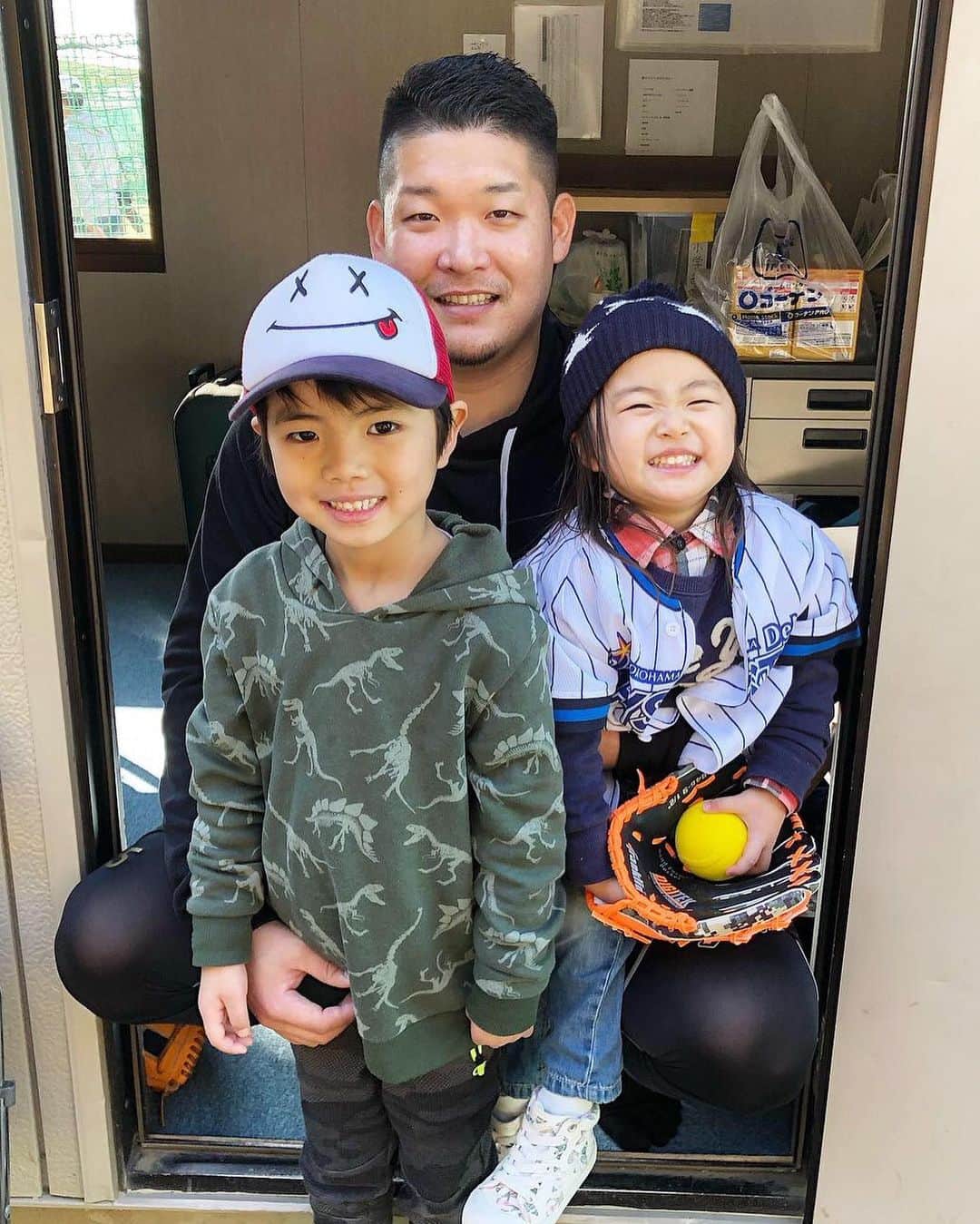 大西宏明のインスタグラム：「大好きなゴウちゃんの決断っ‼️ いい球団といい契約できる事を願ってるよ✨✨✨ 来年！メジャーリーグ観戦の予定入れなければ🤩  #筒香嘉智 #ポスティング #男の決断 #大好きな後輩 #スーパースター #denaベイスターズ #ゴウの写真 #どんだけあんねん ^_^ #溢れとる #プライベート でも #笑ぎゅう でも #いつも有難う #メジャーリーグ #楽しみだ #smile #ほなっ！！」