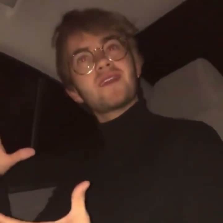 ジャック・ジョンソンのインスタグラム：「If you ain’t talkin innovation please fall back. Sold 4 iPhones at the function last night, fuck with me.」