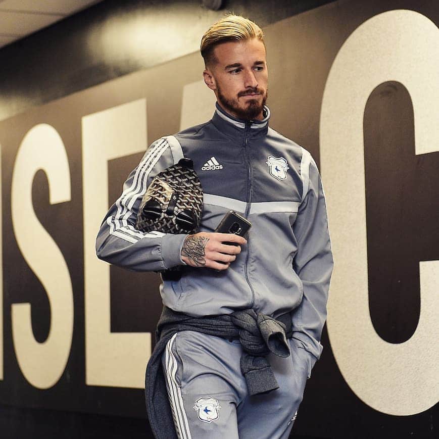 ジョー・ベネットのインスタグラム：「Onwards & Upwards ☝🏼🙏🏼🔵 @cardiffcityfc」