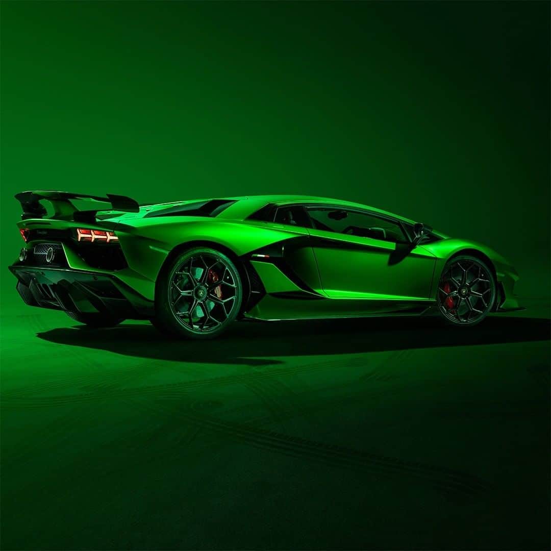 ランボルギーニのインスタグラム：「We have always been futuristic in our productions and designs. With a collaboration with @NASA and @houstonmethodist, we’re ready to take this a step forward by being the first automaker to subject samples of our carbon fiber composite materials to the extreme environment of space at the @ISS. Their analysis would yield interesting and useful results for the automotive and medical fields. Photo by @philipprupprecht_ .  #Lamborghini #AventadorSVJ #Nasa #Space」