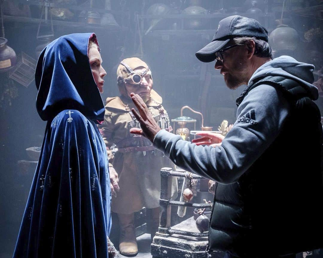 ヨアヒム・ローニングさんのインスタグラム写真 - (ヨアヒム・ローニングInstagram)「I truly got to work with the most amazing cast on Maleficent: Mistress of Evil 🖤🖤🖤 We thank you all for making it the #1 movie in the world - for the second week in a row! @disneymaleficent Now playing #maleficent」10月30日 2時09分 - joachimronning