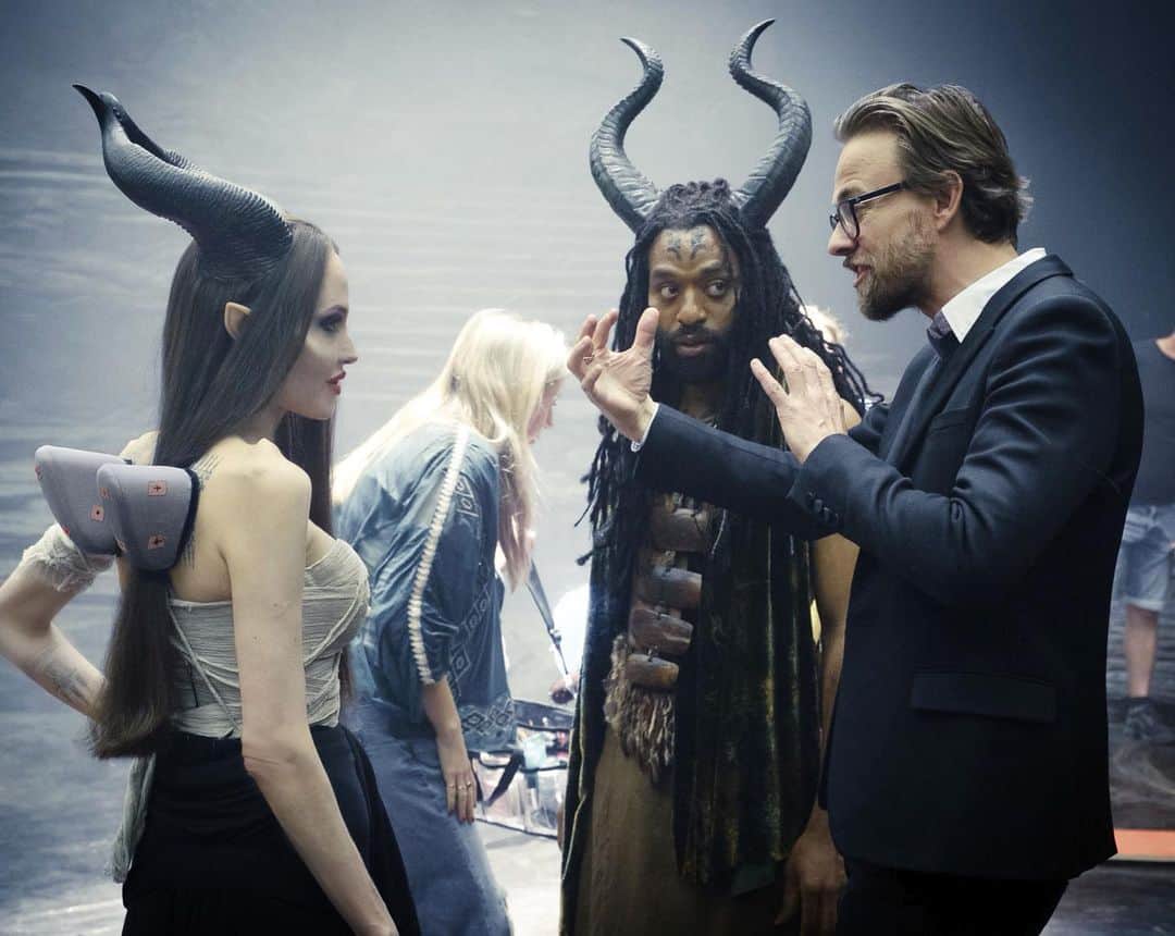 ヨアヒム・ローニングのインスタグラム：「I truly got to work with the most amazing cast on Maleficent: Mistress of Evil 🖤🖤🖤 We thank you all for making it the #1 movie in the world - for the second week in a row! @disneymaleficent Now playing #maleficent」