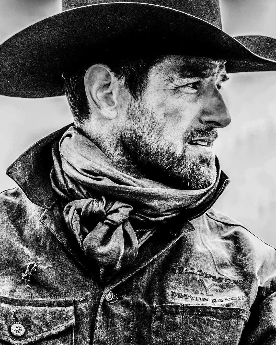 イアン・ボーエンのインスタグラム：「As cheesy as this sounds, for #Halloween, I think I can pass as a western bacon burger. * 📸 by @emersonmiller」