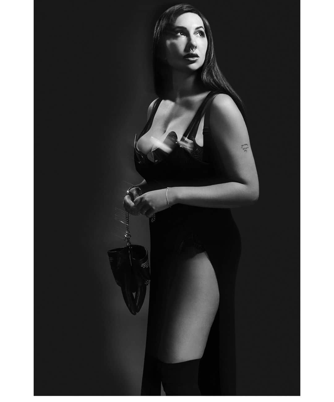ジャッキー・クルーズのインスタグラム：「I struggled a lot with my insecurities: sometimes your Latin family makes you feel that the way you look is most important, and I felt that was taken away from me at a young age after my near-death car accident. We all learned a big lesson: that beauty comes from within. It’s something we learned together through my pain and my mother’s pain after my car accident. I was inspired by my hard-working, strong, female-surrounded upbringing with Tia Madeline, Tia Lucia, Tia Millie and Zitzy. But I can’t forget my Uncle Peter [Zitzy’s husband], he taught me that I need to make a difference in this world and make the best out of it while I’m here, to help as many people as I can. That’s why I use my platform, not just for myself but to bring up others and bring up our community. @unspoken.productions Rest of the article for @hungermagazine」