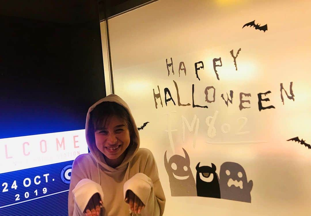 高樹リサさんのインスタグラム写真 - (高樹リサInstagram)「わぁー明日仮装どうしよう。。。🤔 #halloween」10月30日 3時00分 - lisalisa_takagi