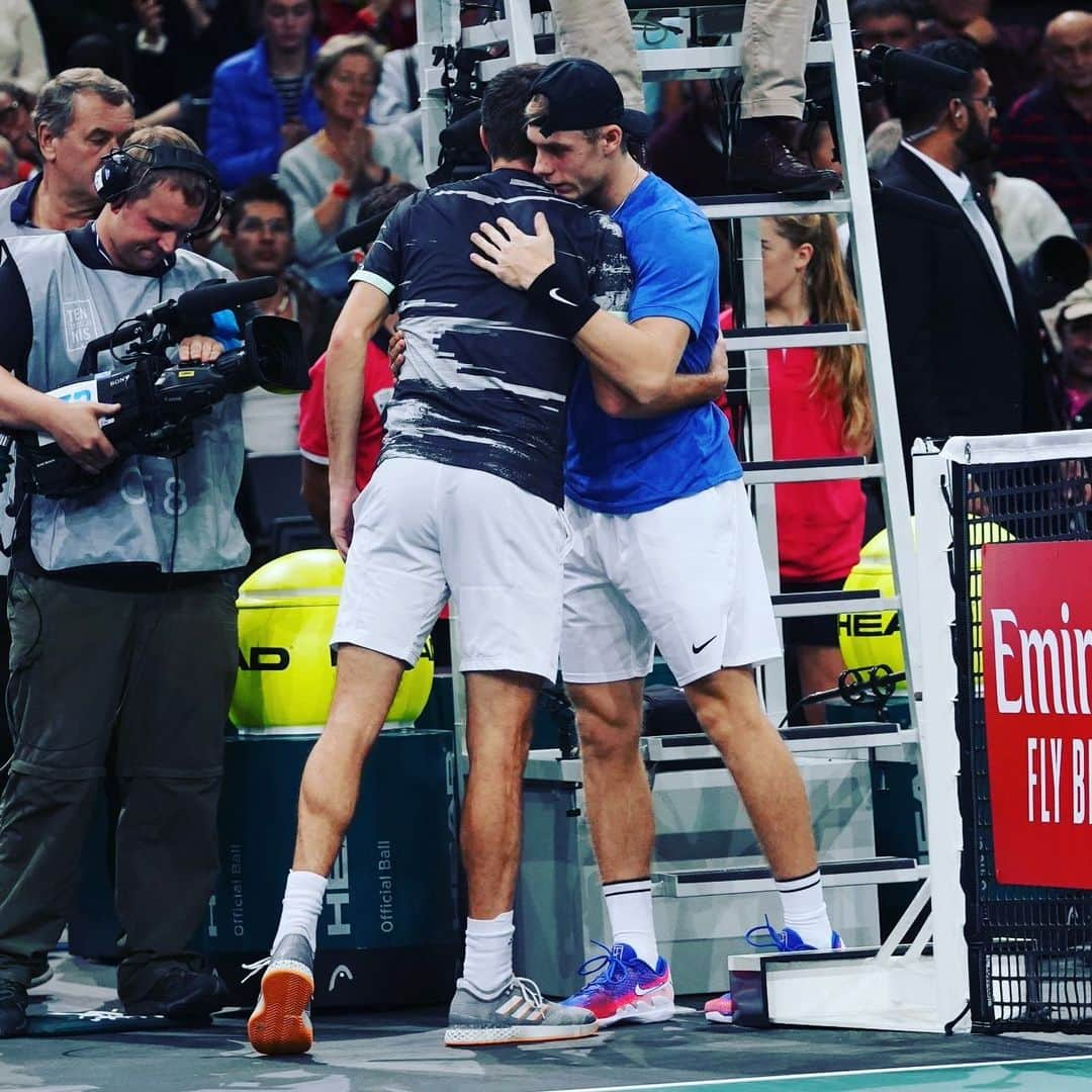 デニス・シャポバロフさんのインスタグラム写真 - (デニス・シャポバロフInstagram)「Get well soon brother @gilles.simon84」10月30日 3時42分 - denis.shapovalov