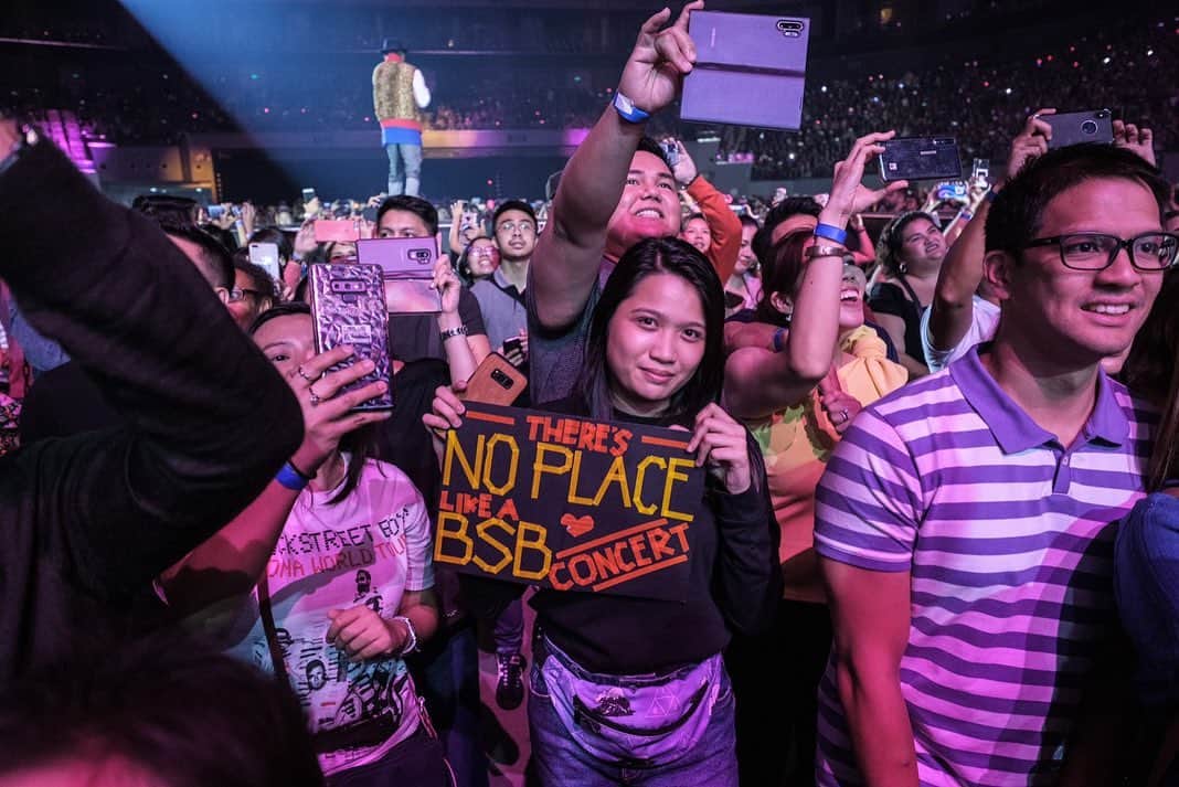 backstreetboysさんのインスタグラム写真 - (backstreetboysInstagram)「Unforgettable night, Manila. We love you 🖤#BSBPHI #DNAWorldTour 🇵🇭」10月30日 3時46分 - backstreetboys