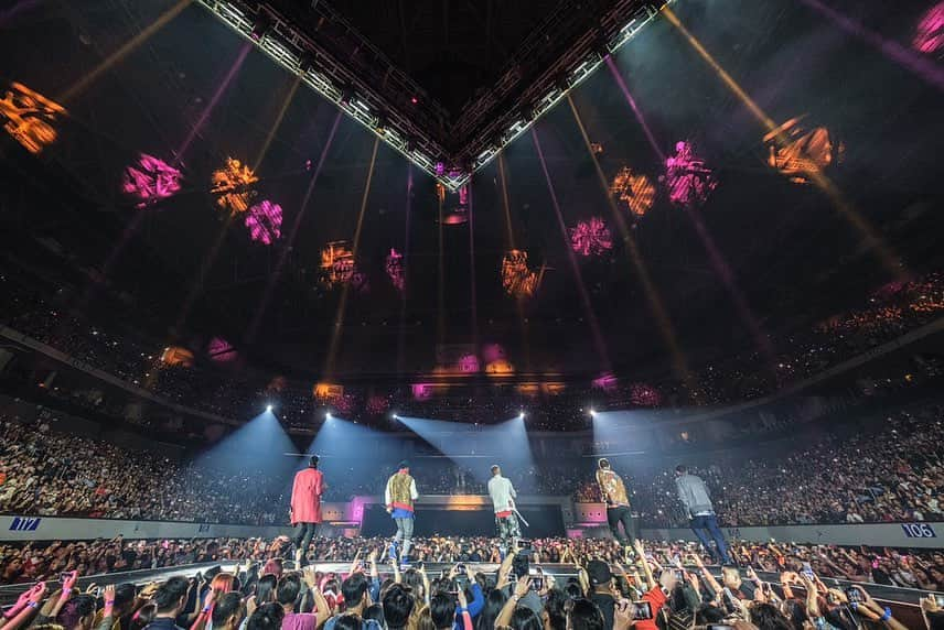 backstreetboysさんのインスタグラム写真 - (backstreetboysInstagram)「Unforgettable night, Manila. We love you 🖤#BSBPHI #DNAWorldTour 🇵🇭」10月30日 3時46分 - backstreetboys