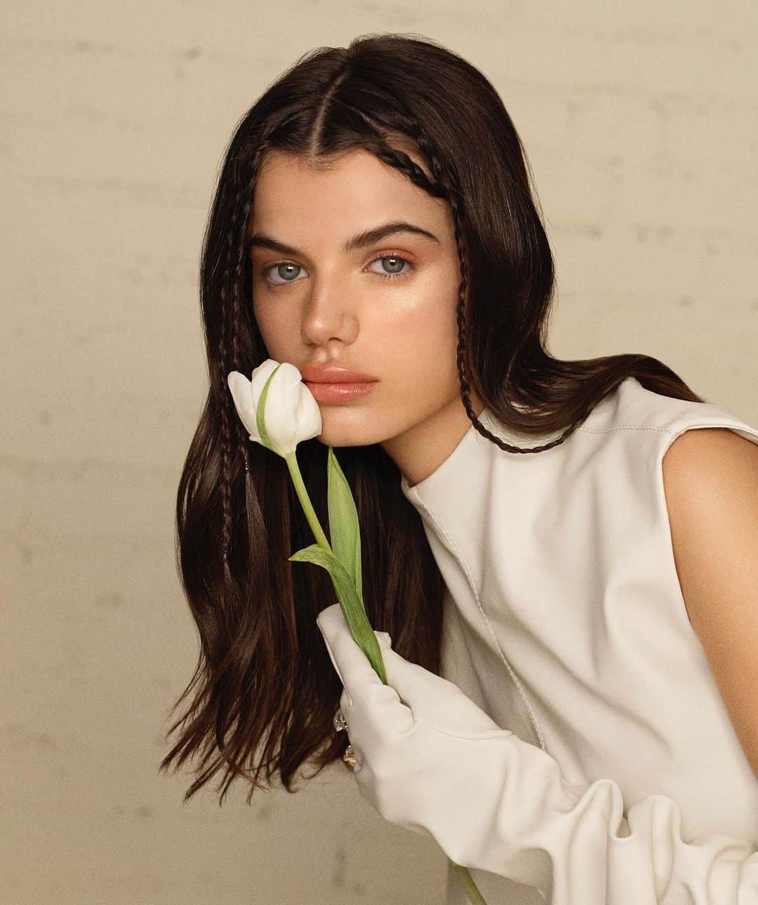 ソニア・ベン・アンマーのインスタグラム：「Happy Tuesday!🌷link in bio for my interview with @papermagazine for all things music & fashion xx」