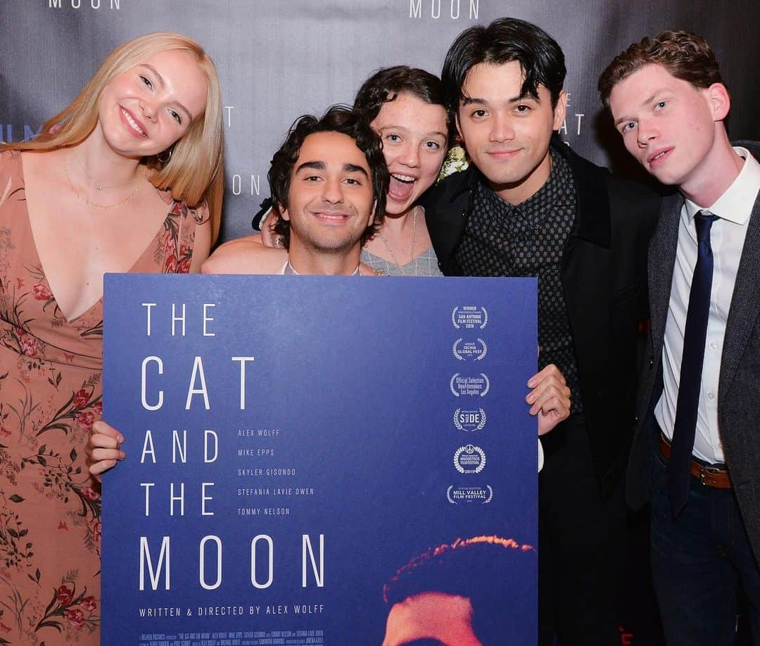 ジュリアン・ヤオ・ジョイエロさんのインスタグラム写真 - (ジュリアン・ヤオ・ジョイエロInstagram)「incredible premiere night for @catandthemoonfilm. love you friends and love this film! make sure to watch in theaters or on iTunes! (swipe to the end to see @oborehamwing’s disapproval of my pontificating ) 🌙」10月30日 4時21分 - giulliang