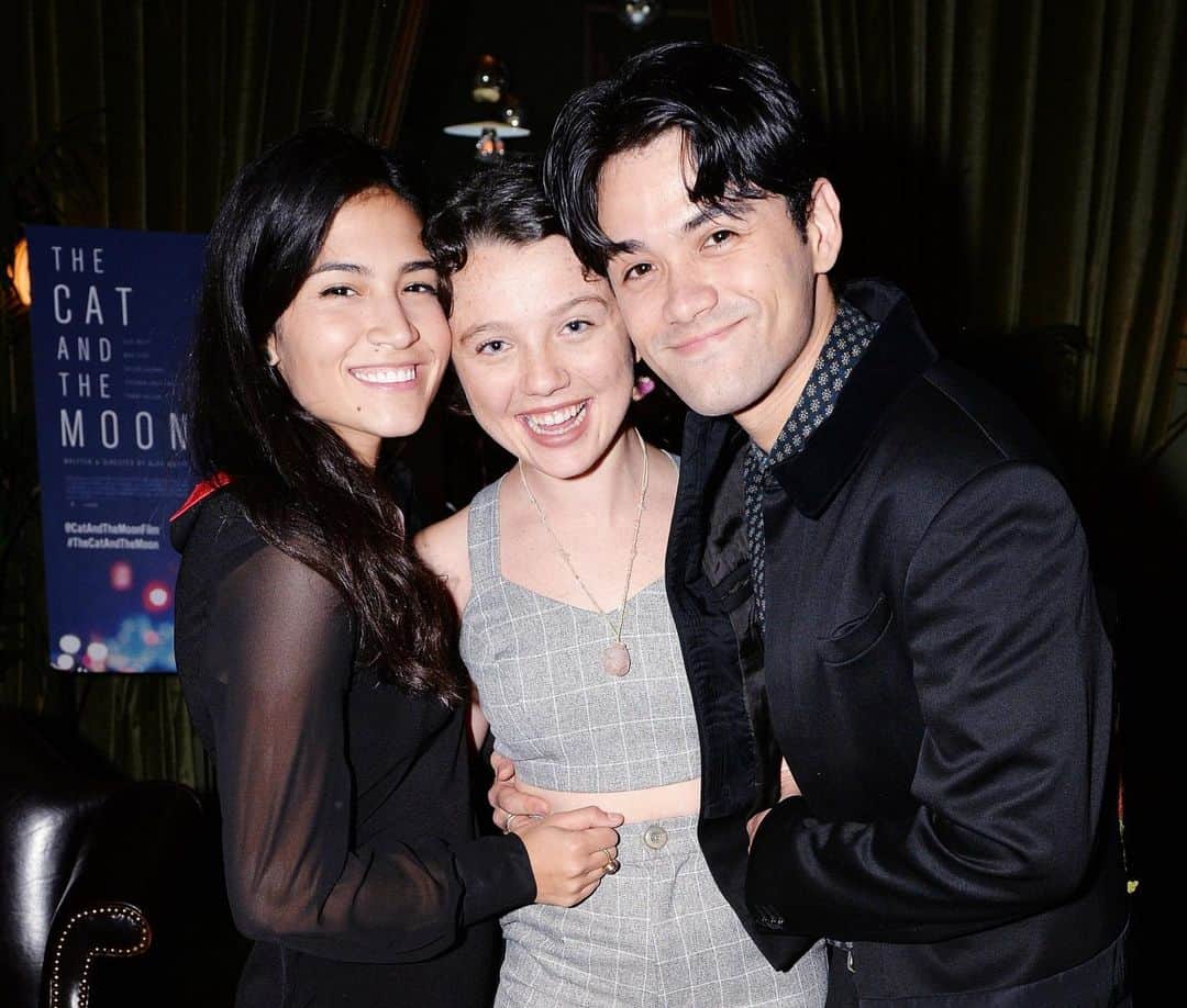 のインスタグラム：「incredible premiere night for @catandthemoonfilm. love you friends and love this film! make sure to watch in theaters or on iTunes! (swipe to the end to see @oborehamwing’s disapproval of my pontificating ) 🌙」