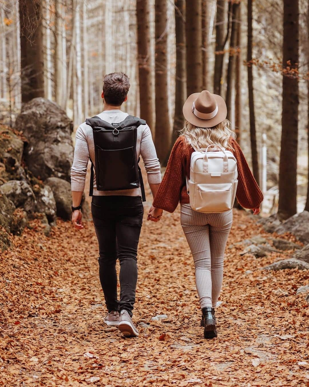 Kapten & Sonさんのインスタグラム写真 - (Kapten & SonInstagram)「@nadiine.o wears our beautiful Bergen Sandstone - and her boyfriend combines our Lund All Black! 🙌 #bekapten #kaptenandson⁠ .⁠ .⁠ .⁠ #autumnvibes #autumnleaves #colorful #fallvibes #autumnoutfit #backpacks #ootdfash #ootdinspo #fashionlover #fashionaddicted #couplegoals」10月30日 4時30分 - kaptenandson