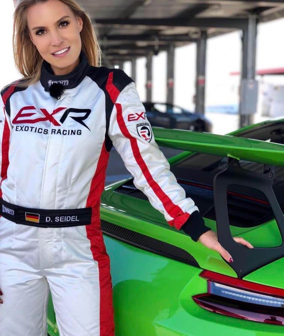 CARLiFESTYLEさんのインスタグラム写真 - (CARLiFESTYLEInstagram)「Meet Doreen Seidel, top female race car driver and playmate of the year! Follow her @doreenseidel #carlifestyle」10月30日 5時14分 - carlifestyle