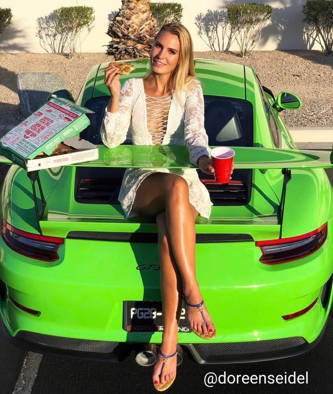 CARLiFESTYLEさんのインスタグラム写真 - (CARLiFESTYLEInstagram)「Meet Doreen Seidel, top female race car driver and playmate of the year! Follow her @doreenseidel #carlifestyle」10月30日 5時14分 - carlifestyle