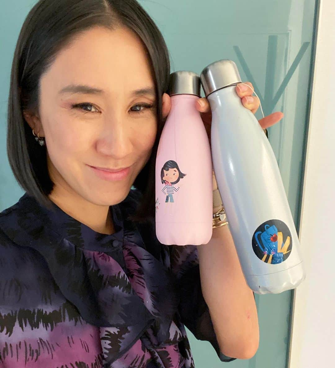 エヴァ・チェンさんのインスタグラム写真 - (エヴァ・チェンInstagram)「🤩🤩🤩 @swellbottle made @junovalentine bottles and they are so darn cute! Last year, they made me one as a random gift that I carried around and so many of you asked me where it was from that I just told them to make it 🤷🏻‍♀️. Check it out, there’s a swipe up in my Stories!」10月30日 5時24分 - evachen212