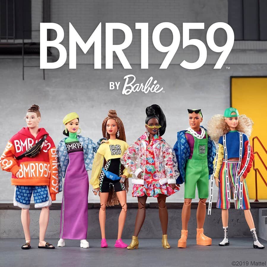 バービーさんのインスタグラム写真 - (バービーInstagram)「Celebrating the fashion heritage of #Barbie, these premium fully posable dolls capture the nostalgia of the 90s with a bold, modern aesthetic. 🧡 Shop the #BMR1959 collection now!」10月30日 5時32分 - barbie