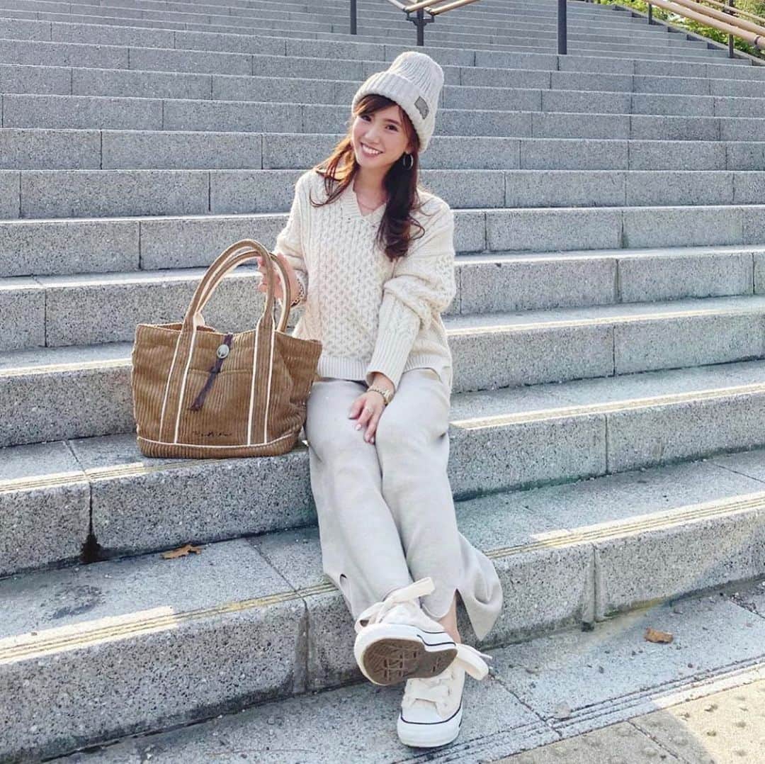ラレイアのインスタグラム：「🌴 明日18:59まで🧡 残りわずかのコーデュロイトートバッグがお得にgetのチャンス❤︎ ・ ・ ・ THANK YOU #Repost @yuuka.k ♡♡♡ ・ @laleia_official  #relife#bag#hawaii#aloha#surf#beach#laleia#フォトジェニック#インスタ映え#インスタ女子#アロハ#ビーチ#海を感じる雑貨#ラレイア#楽天#ビーチガール#サーフスタイル#大人カジュア#秋#秋コーデ#秋ファッション#バッグ#ポーチ#トートバッグ」