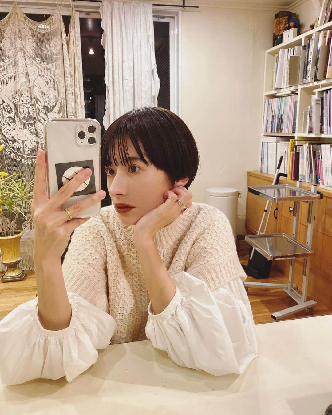 松本恵奈さんのインスタグラム写真 松本恵奈instagram 髪型を少し変えました 少し前髪らへんにラインを作って髪色もトーンダウンしてアッシュ系にしたよ なかなか気に入ってる Yukiさんいつもありがと Off 10月30日 15時00分 Ena1123