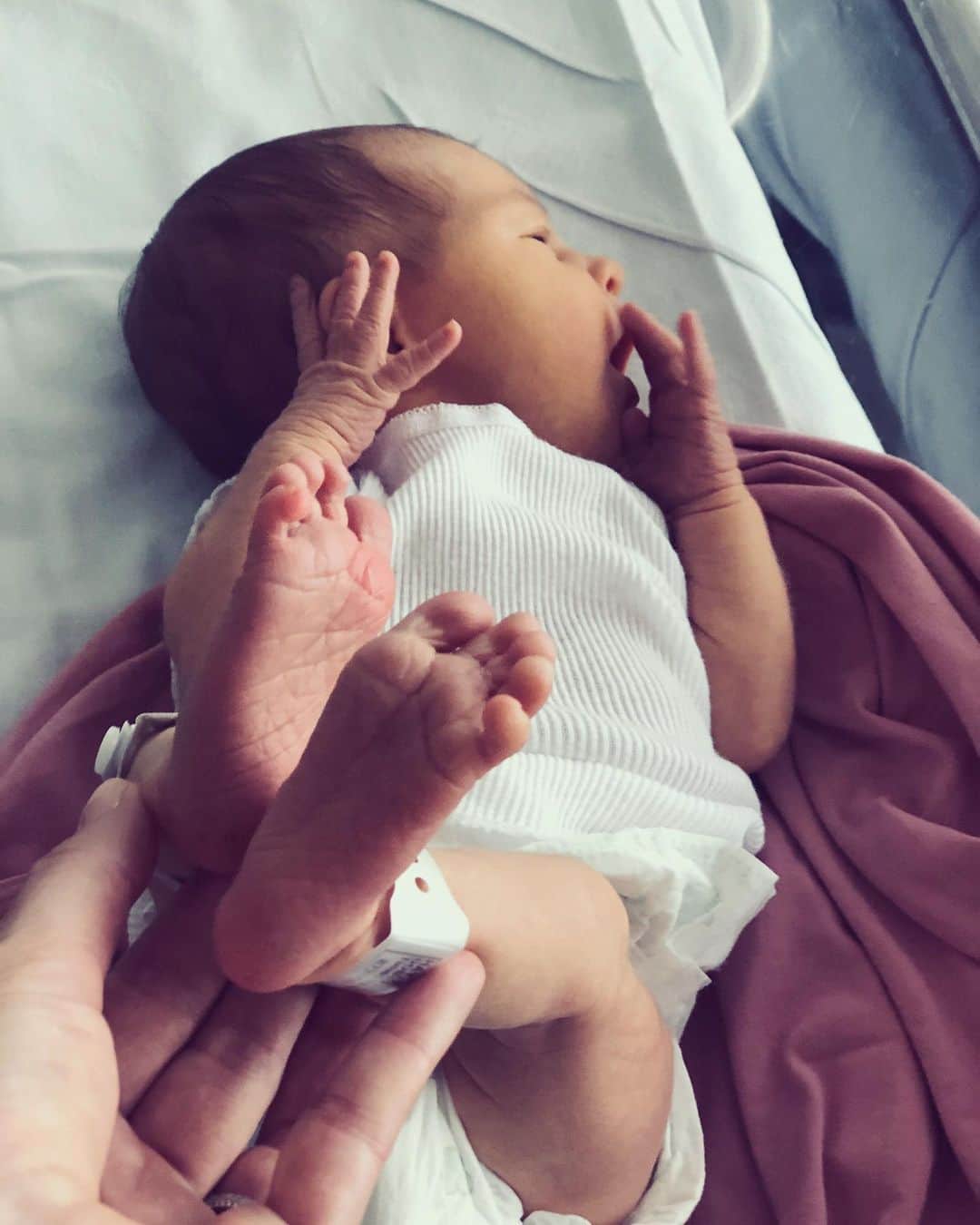 のインスタグラム：「Those feet!!😍😍😍」