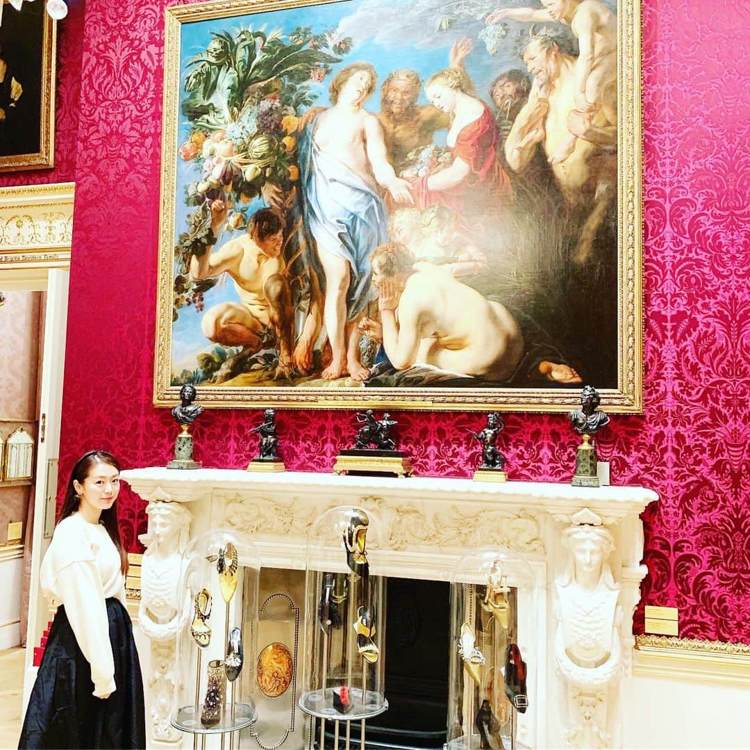 市原佑梨さんのインスタグラム写真 - (市原佑梨Instagram)「ウォレスコレクションとマノロのコラボレーション👠✨ . マノロがインスパアされてきた英国芸術遺産🇬🇧✨ . . . この空間にいるだけで、新感覚な天国にいる気分でした😇✨ . ウォレスさんすごい。。。 . . ここに住みたいpart 2👠✨ . . #wallacecollection#london#art#shoes#manoloblahnik#manolo#londonmuseum#londontrip#instatravelgram#ロンドン旅行 #ロンドン観光#マノロブラニク#マノロ#海外美術館」10月30日 15時14分 - yuri_ichihara