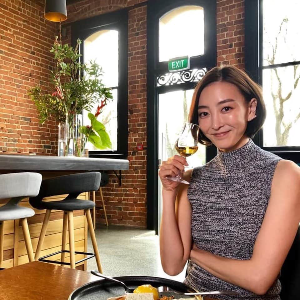 のインスタグラム：「@maipu0125  #ダニーデン でも美味しすぎる食事を頂きました！！去年オープンしたばかりの #モエイティ です✨シェフの考案するメニューはどれも芸術的な見た目と計算された完璧なお味。メインは #鹿肉 を頂きましたがふっくら柔らかで旨味が凝縮した食べ応え抜群の美味しさでした🍖こんな美味しいお料理、うっかりワインも進んでしまいます🤤幸せなひとときでした。 _ #評判のレストラン #独創的なの料理 #ワインがすすむ #幸せな時間 #美味しすぎる #Moiety #ダニーデン #Dunedin #ニュージーランド #new Zealand _ #ABCテレビ #朝日放送テレビ #朝だ生です旅サラダ #旅サラダ #旅サラダガールズ  #渡辺舞 #女優 #モデル  #生放送 #土曜 #朝8時 #海外 #旅 #travel #trip」